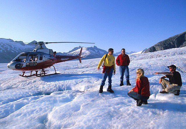 This image has an empty alt attribute; its file name is skagway-glacier-tour-via-helicopter.jpg