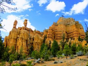 Hoodoos seen on short hike behind the Red Canyon Visitor Center